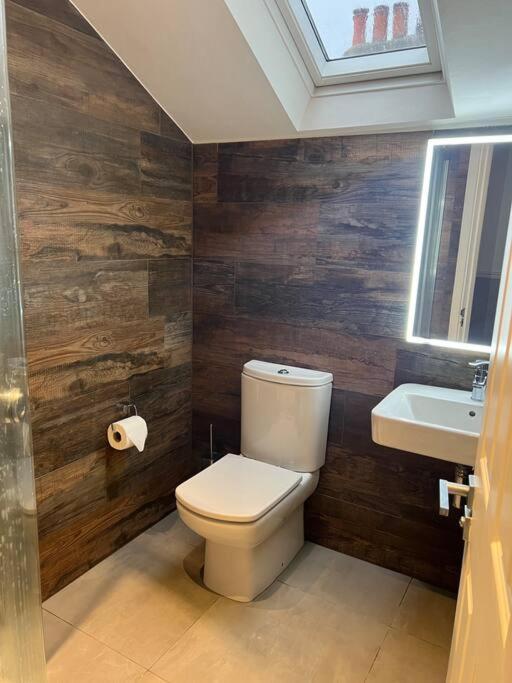 Four Bedroom Modern Victorian Wandsworth House Сasa de vacaciones