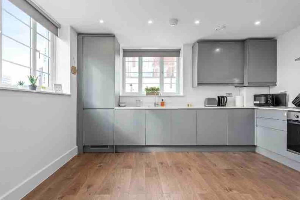 Apartment Cozy Flat Near Eye/ Victoria / Vauxhall *