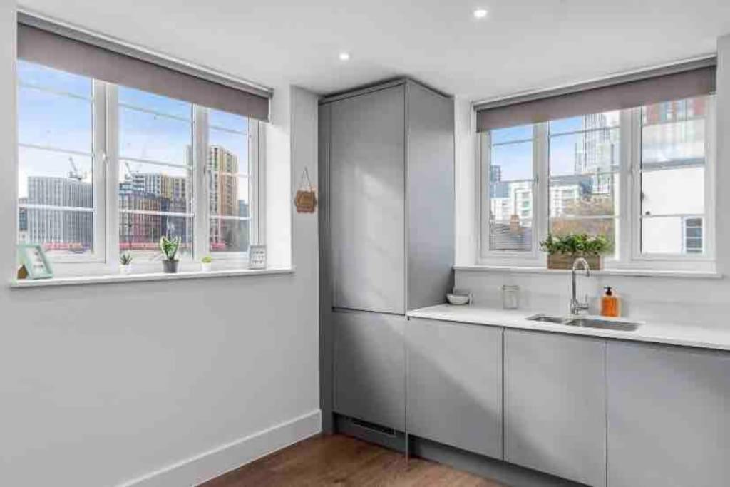 Cozy Flat Near Eye/ Victoria / Vauxhall Apartment