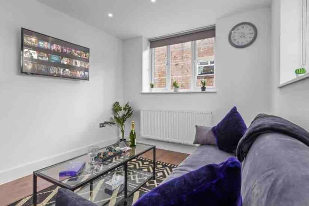 Apartment Cozy Flat Near Eye/ Victoria / Vauxhall