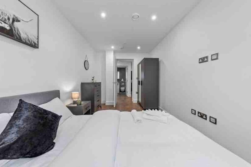 Apartment Cozy Flat Near Eye/ Victoria / Vauxhall *