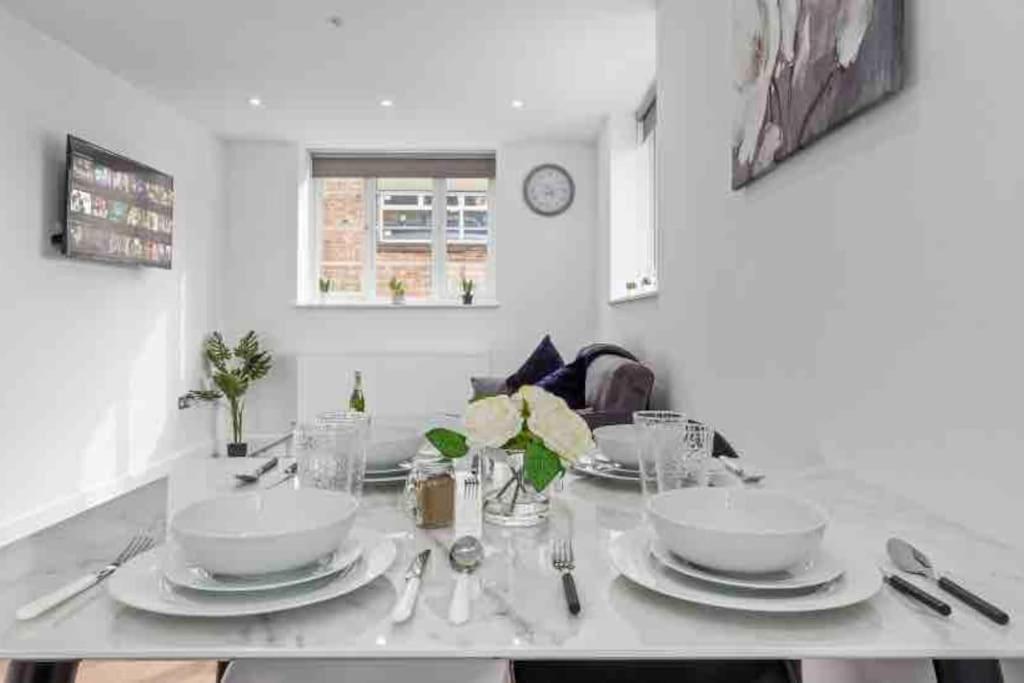 Cozy Flat Near Eye/ Victoria / Vauxhall Apartment