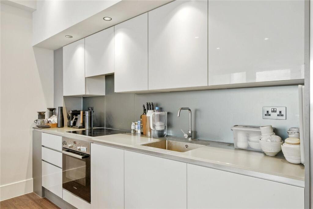 Beautiful And Charming Near Boxpark *