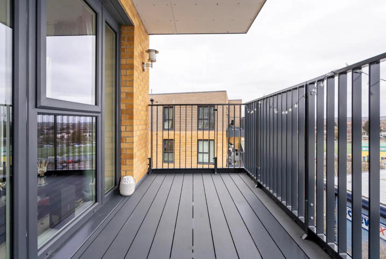 Sunny Luxury Skyline Flat Near Alexandra Palace, Tottenham Stadium & Drumsheds Appartement Londen