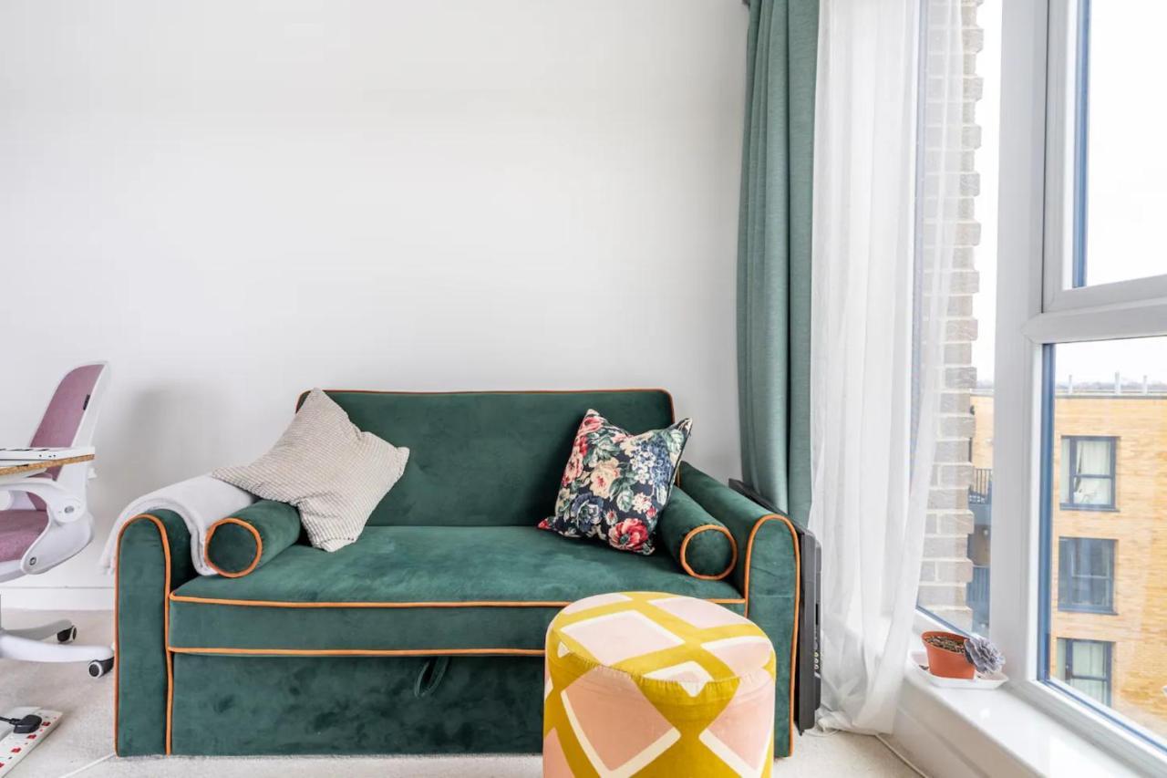 Sunny Luxury Skyline Flat Near Alexandra Palace, Tottenham Stadium & Drumsheds Londen