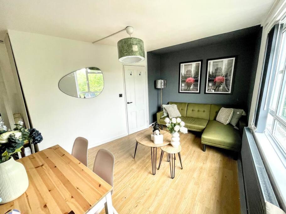 Stylish 2 Bedroom Flat In Angel Location * London
