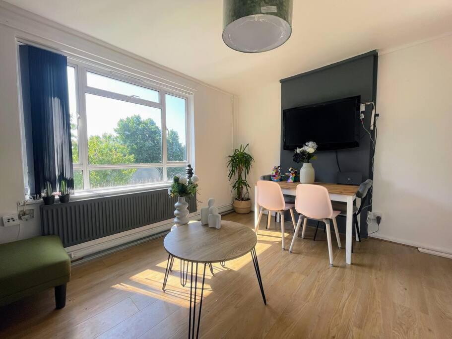 Stylish 2 Bedroom Flat In Angel Location Apartment London