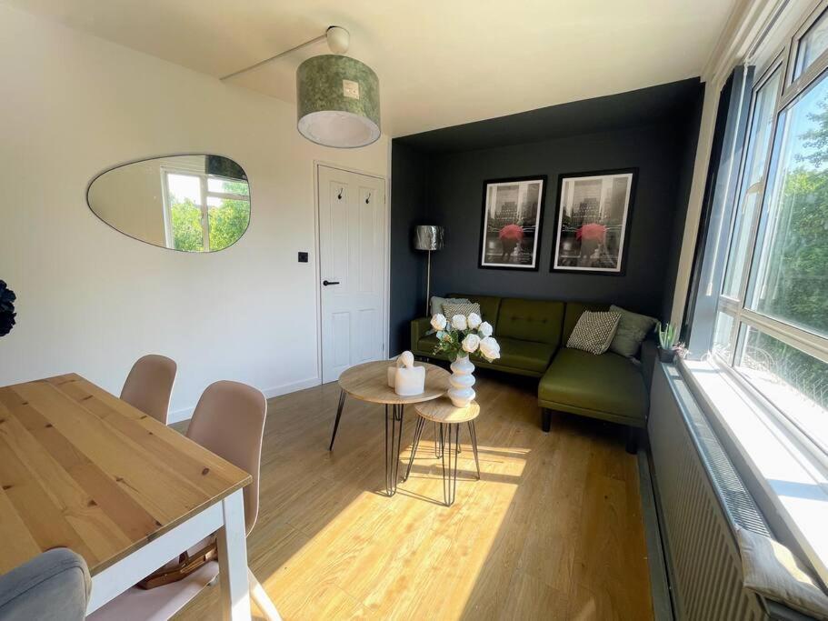 Stylish 2 Bedroom Flat In Angel Location