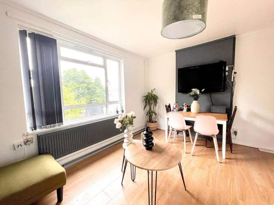 Stylish 2 Bedroom Flat In Angel Location