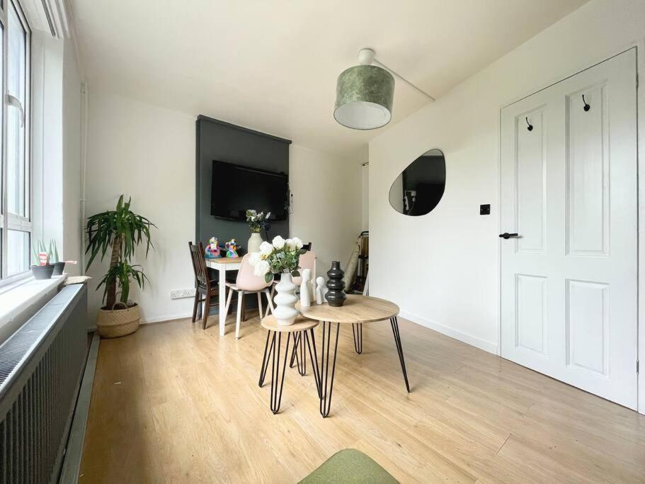 Apartment Stylish 2 Bedroom Flat In Angel Location *