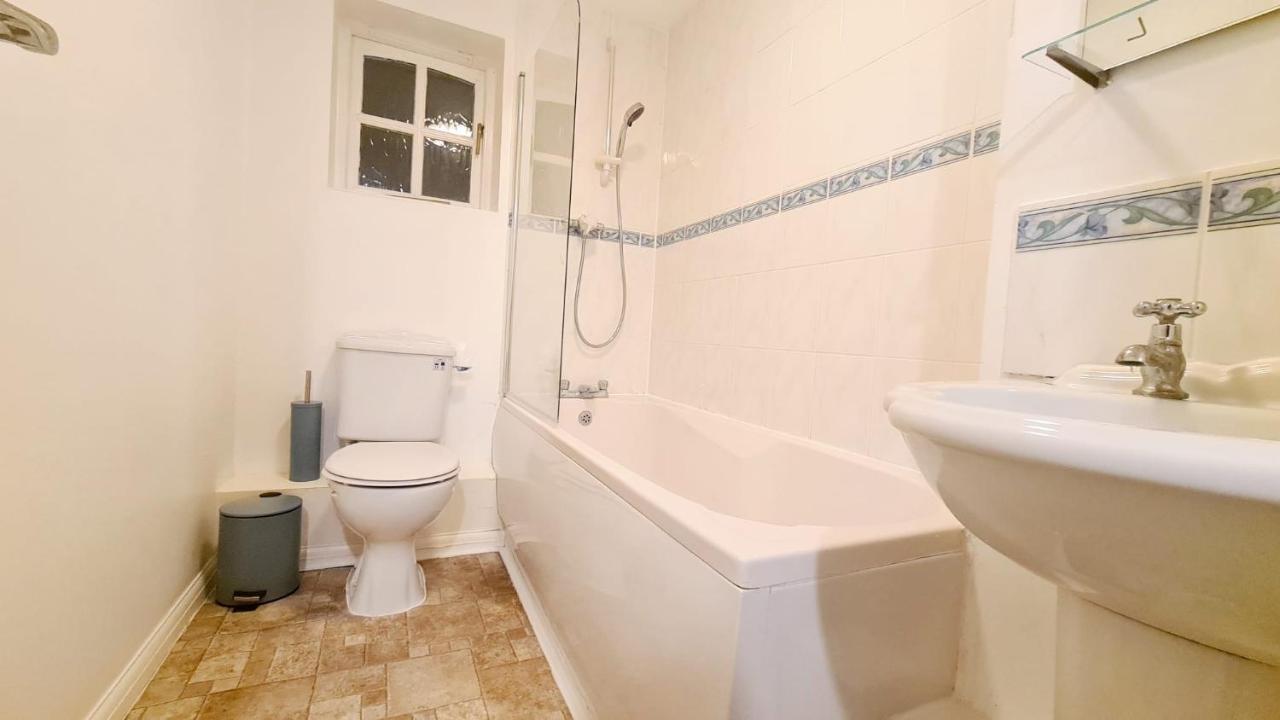 Lovely Double With En-suite In Greenwich Homestay