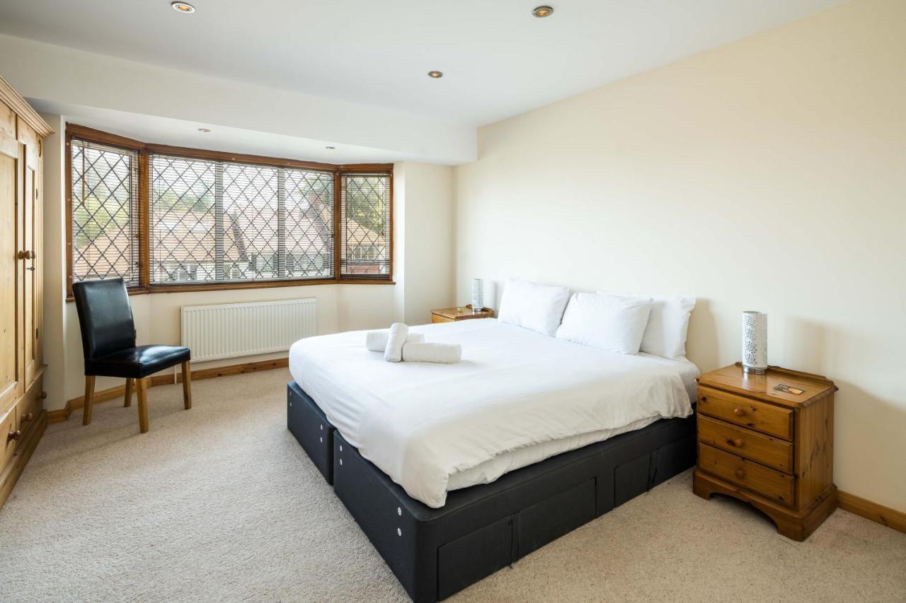 Elegant 2bd House With Garden And Decked Patio London