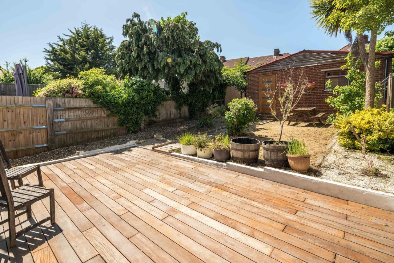 Holiday home Elegant 2bd House With Garden And Decked Patio London