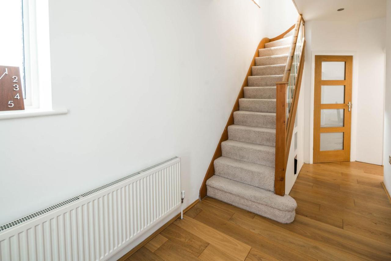 Elegant 2bd House With Garden And Decked Patio Holiday home