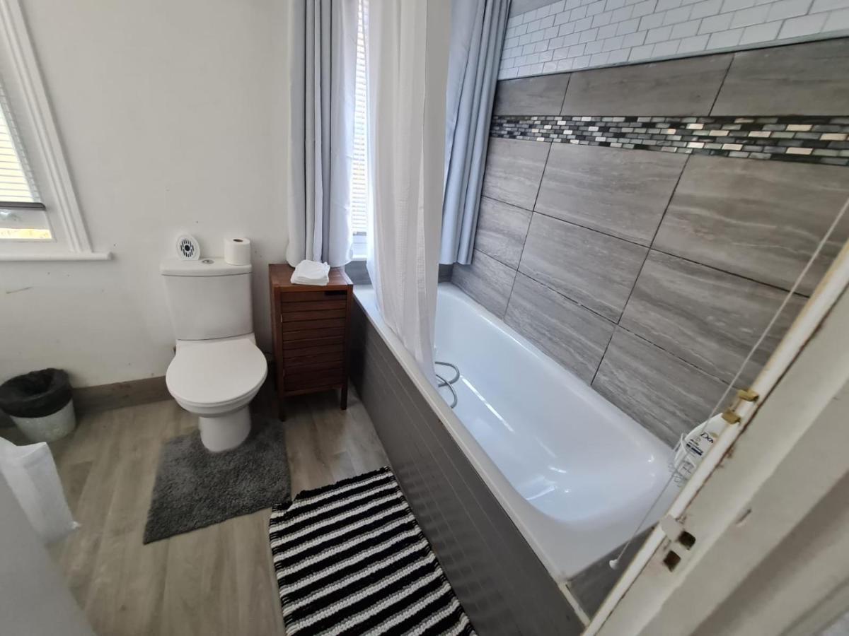 Apartment Three Bedroom House *