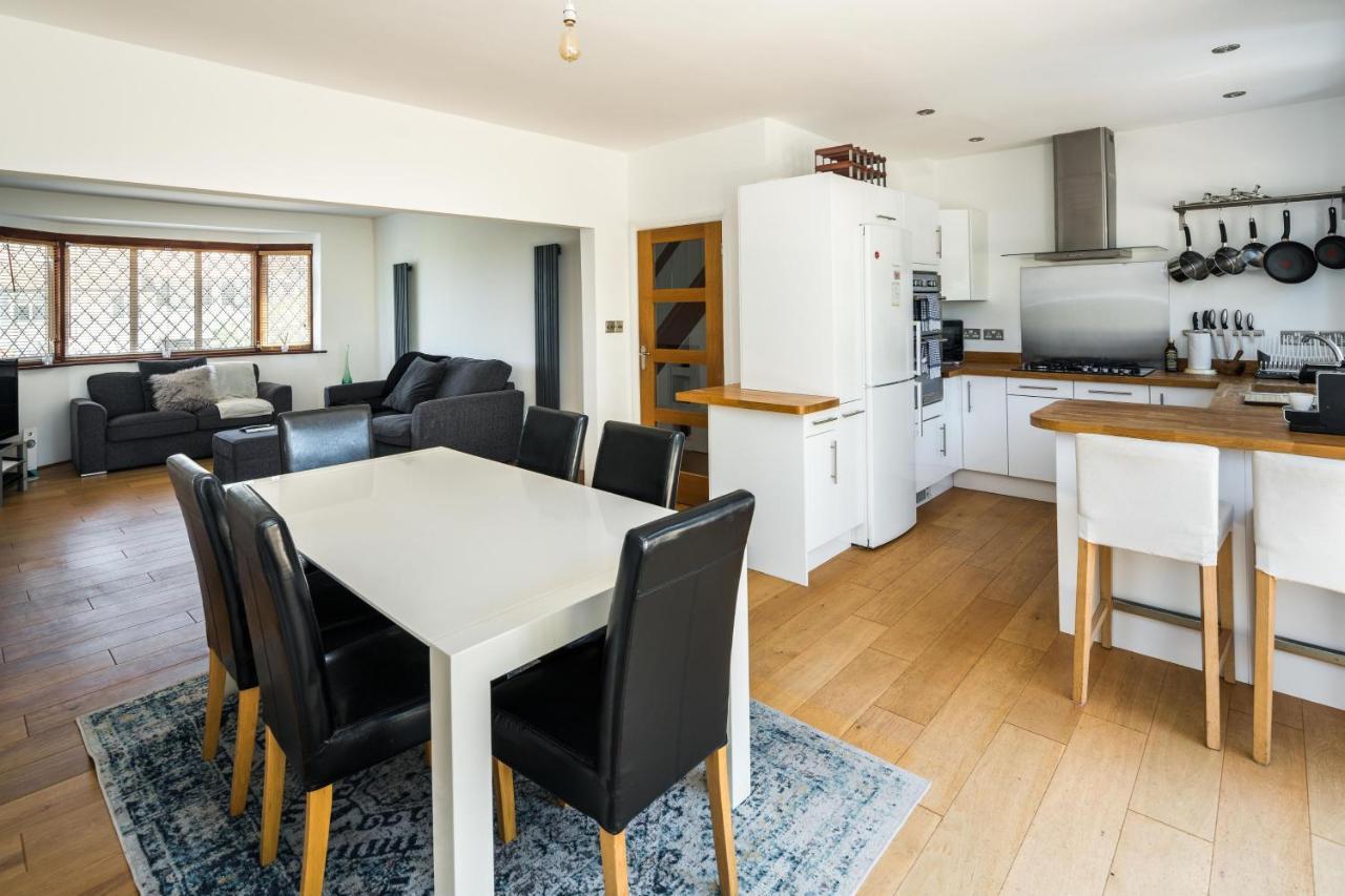 Elegant 2bd House With Garden And Decked Patio Holiday home London