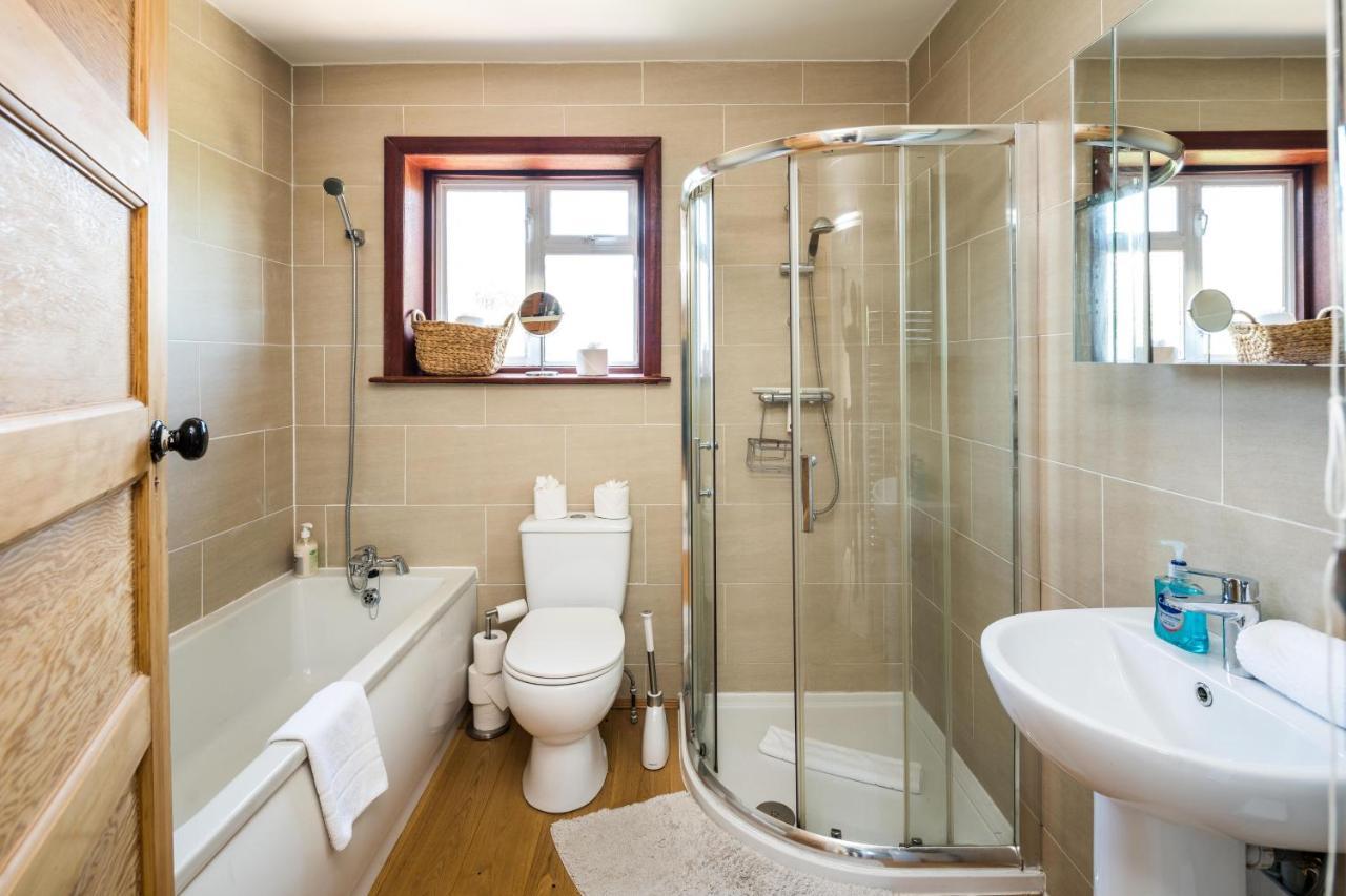 Holiday home Elegant 2bd House With Garden And Decked Patio London