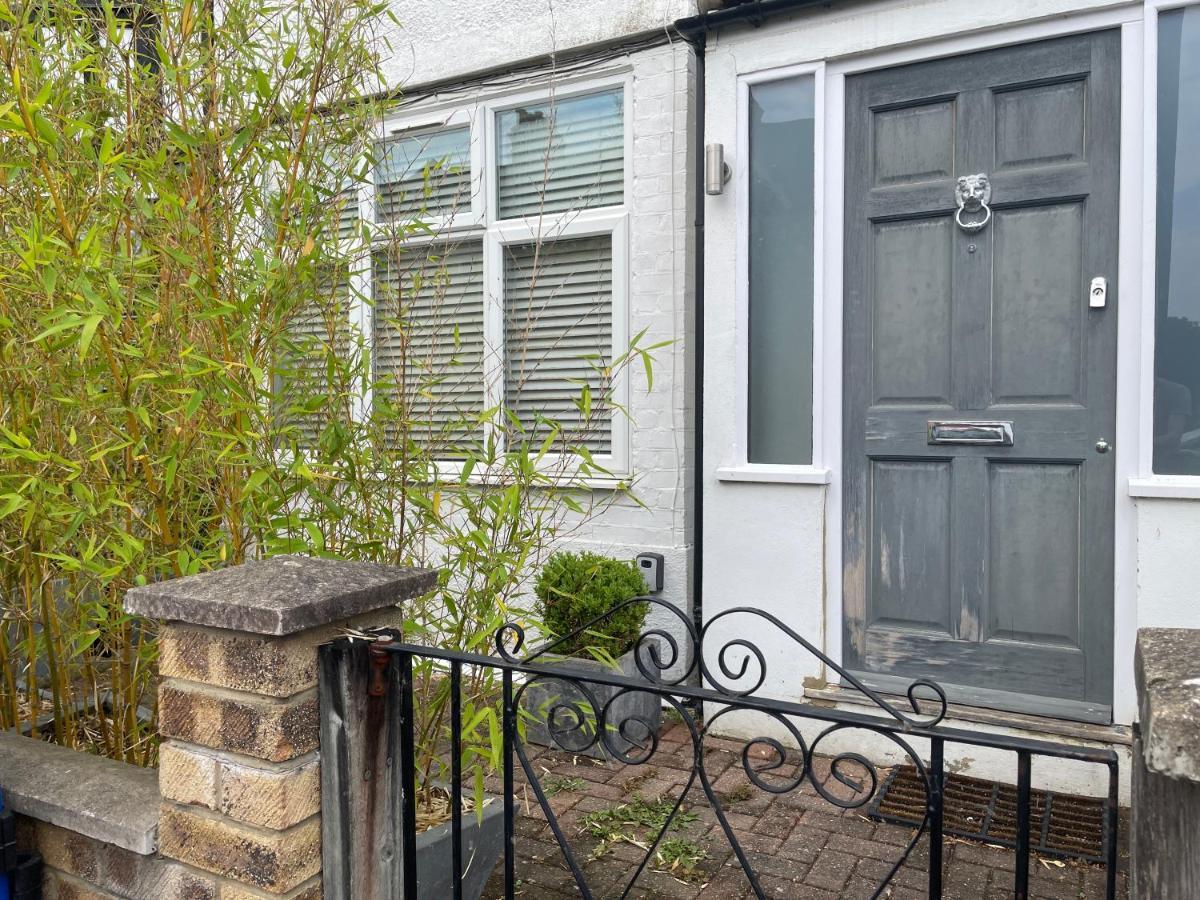 Gasthuis Entire House Floor Perfect For Couples & Freelancers - Available For Single Too Londen