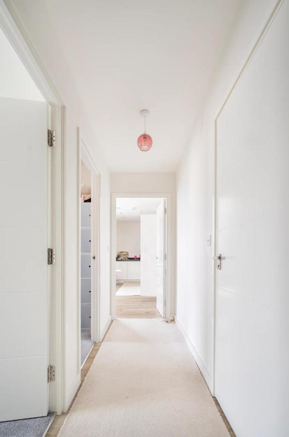 Sunny Luxury Skyline Flat Near Alexandra Palace, Tottenham Stadium & Drumsheds * Londen