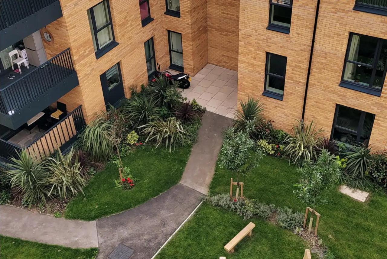 Sunny Luxury Skyline Flat Near Alexandra Palace, Tottenham Stadium & Drumsheds