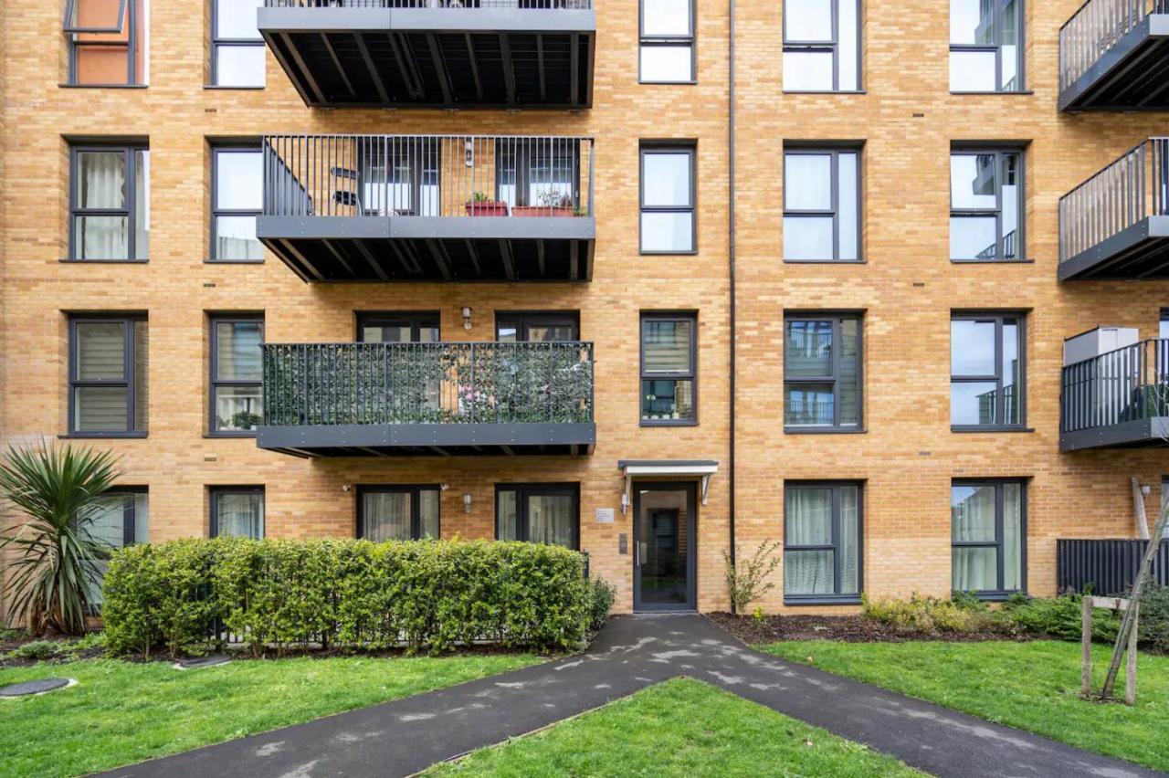 Sunny Luxury Skyline Flat Near Alexandra Palace, Tottenham Stadium & Drumsheds Appartement *