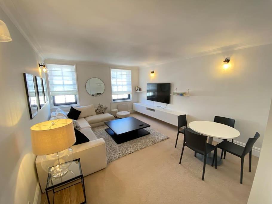 Wonderful Baker Street Flat! Londen