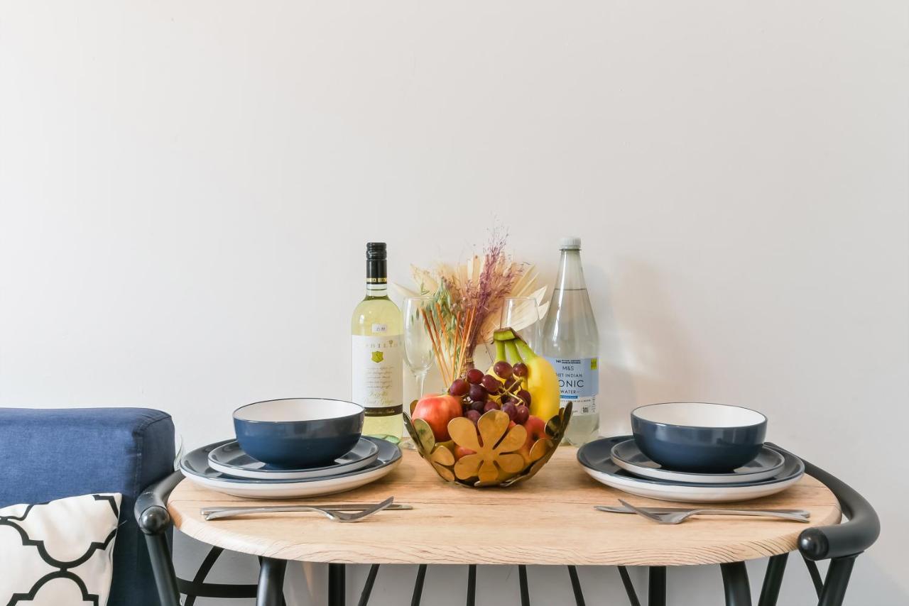 Chapel Market, Studio In Angel- Sleeps Upto 3 * Londen