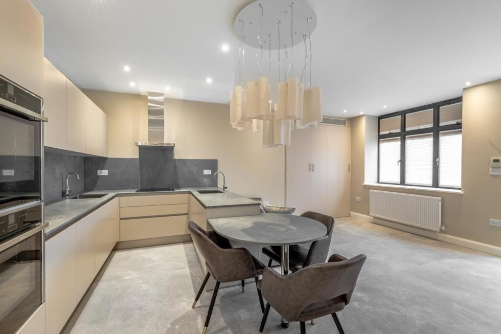 Modern&luxurios 1 Bed Apartment-prime Location. Apartamento