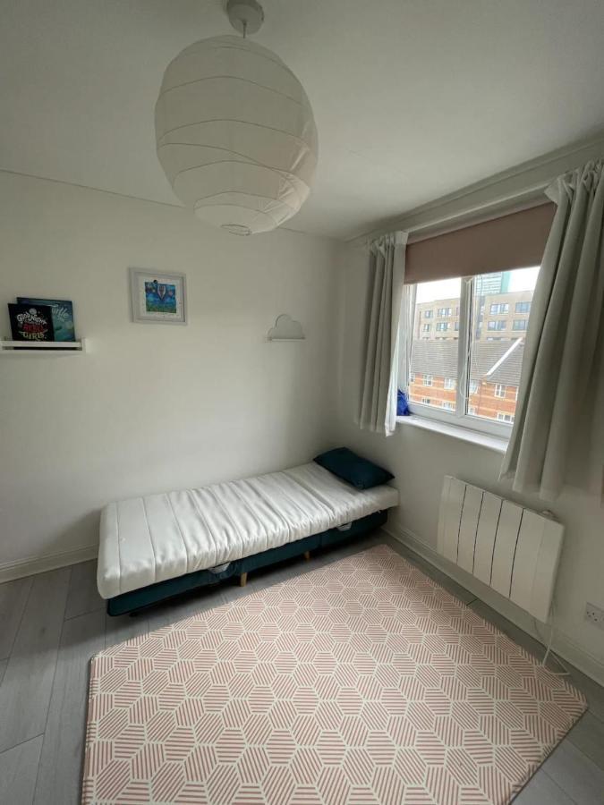 Apartment 2bd Flat With Views Of Canary Wharf - Rotherhithe *