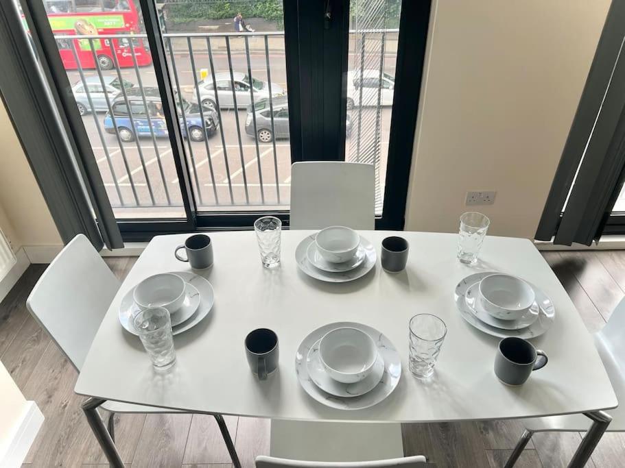 Luxuries 2 Bed Flat In Canary Wharf Apartment
