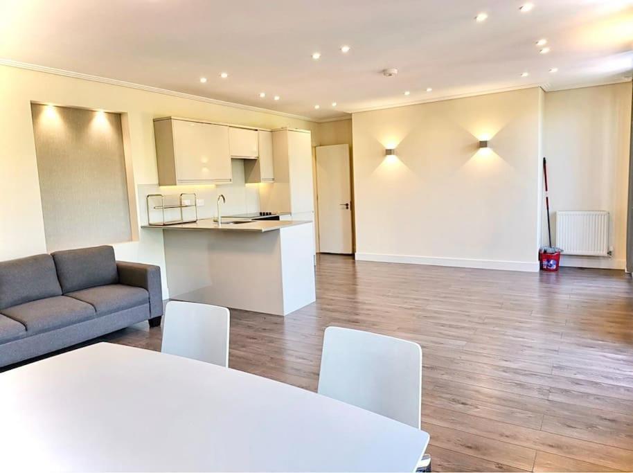 Apartment Luxuries 2 Bed Flat In Canary Wharf London