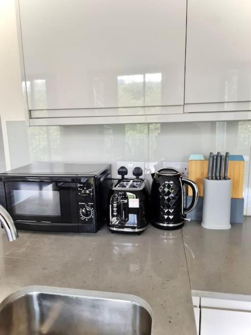 Luxuries 2 Bed Flat In Canary Wharf Apartment *