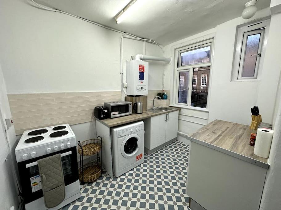 Magnificent 2 Bedroom On Tower Bridge
