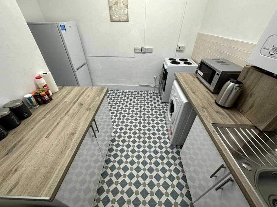 Magnificent 2 Bedroom On Tower Bridge