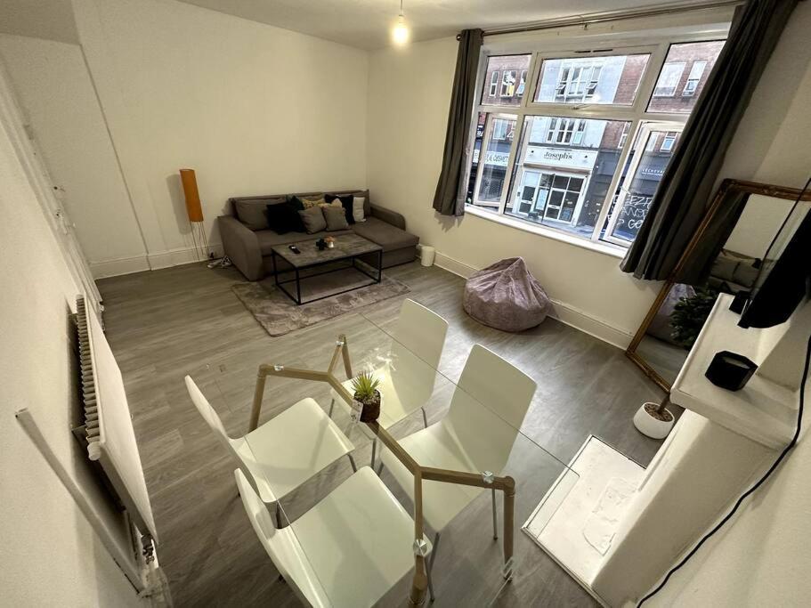 Magnificent 2 Bedroom On Tower Bridge