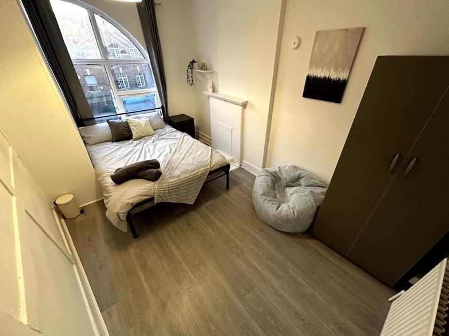 Magnificent 2 Bedroom On Tower Bridge Apartment London