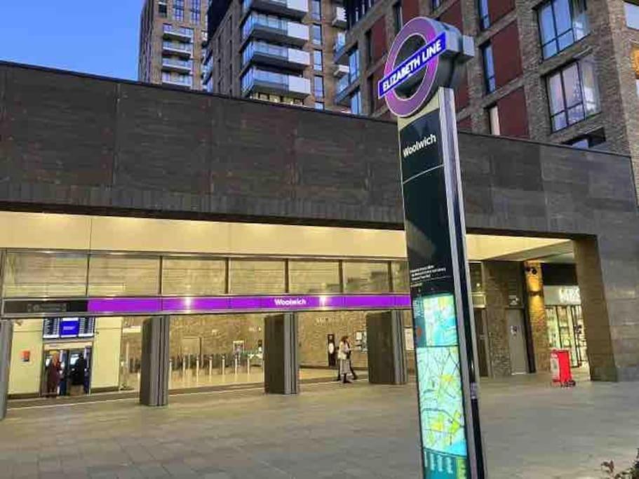 Spacious 2 Bed Flat Next To Elizabeth Line Londres