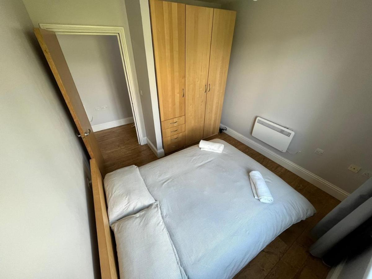 Modern Flat Near Transports