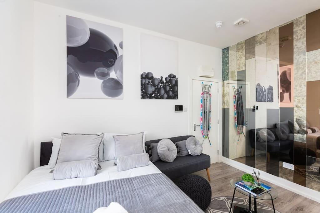 Apartment Modern & Cozy Studio, 15mins Walk To Notting Hill! 2 *