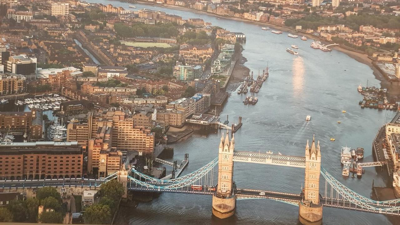 Habitación en casa particular Two Stunning Bedrooms & Private Balcony & River View Londres
