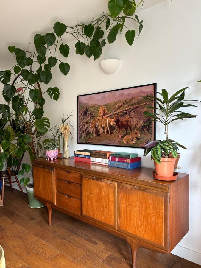 Artist In Islington, Shoreditch, Old St Apartment London