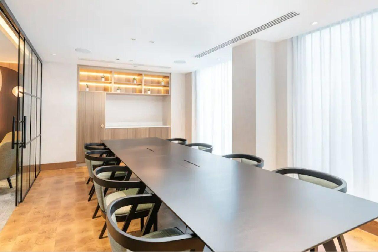Hilton Metropole Hotel 4*