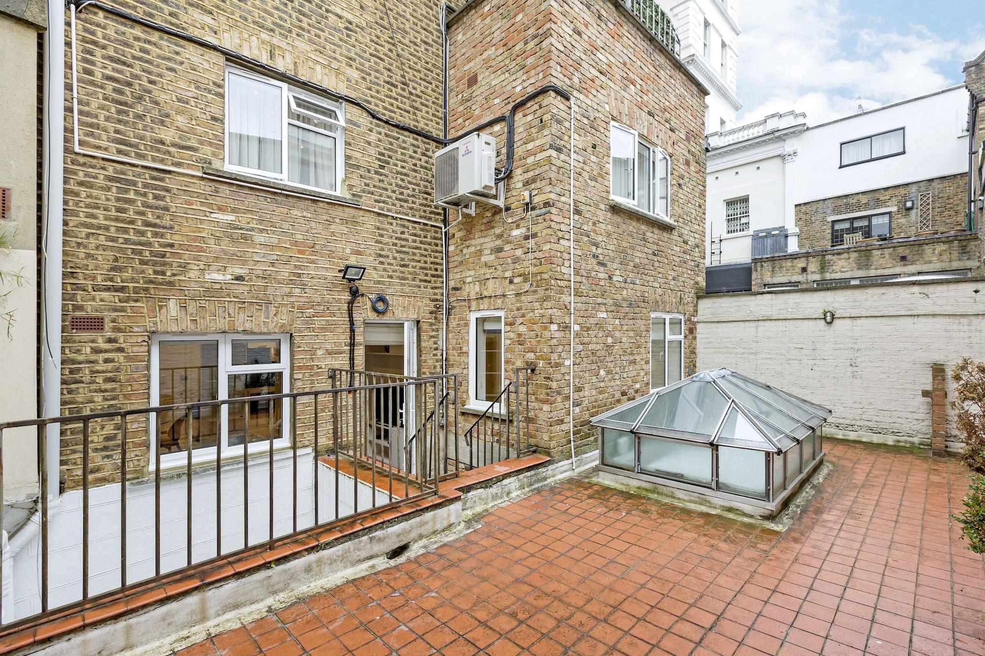 Queensgate Court Apartahotel 4*
