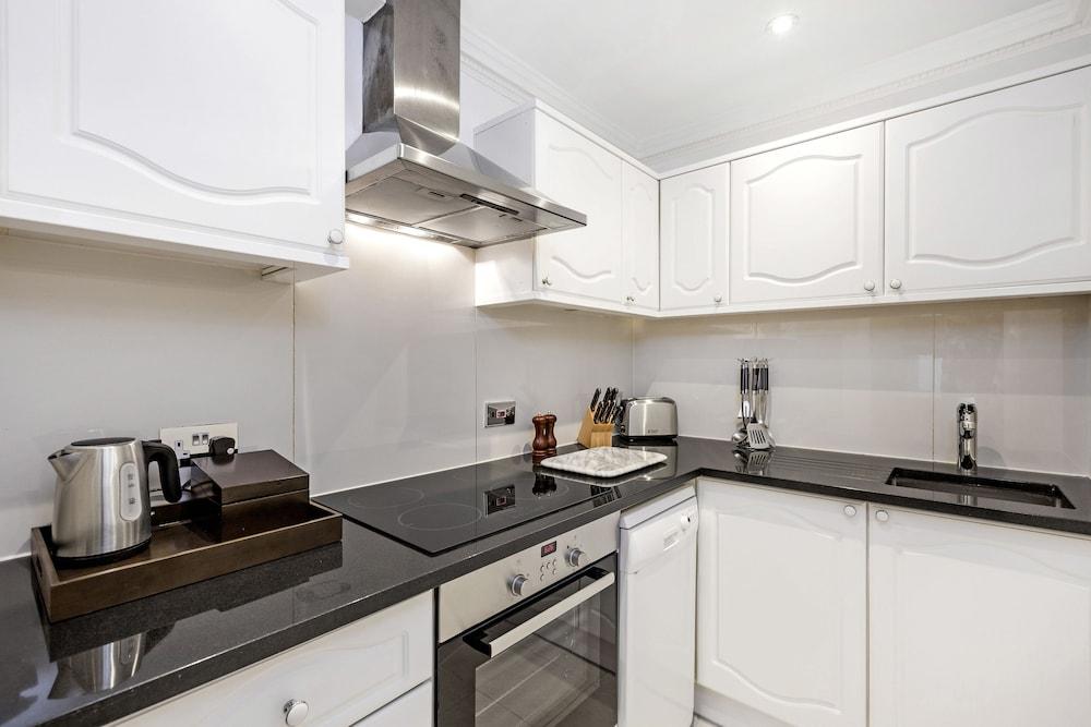 Queensgate Court Apartahotel 4*