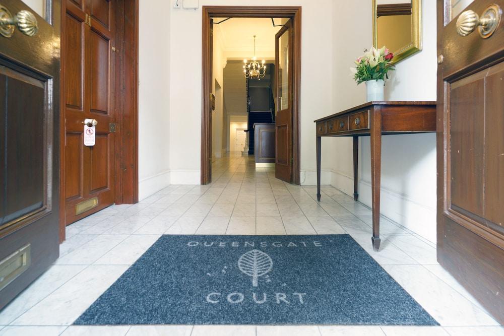 Apartahotel Queensgate Court 4*