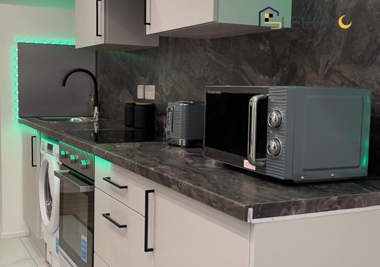 Last-Minute Specials L Premium Deals L Luxury & Modern 1 Bedroom Apartment 5Plus Guests Couples Families Business Sleepova Short Lets & Serviced Accommodation Apartment *
