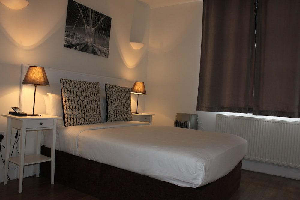 W6 Apartment London