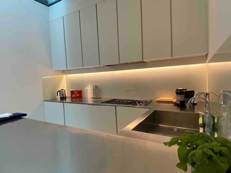 Ferienhaus Stunning 4 Bed Mews House With Patio London