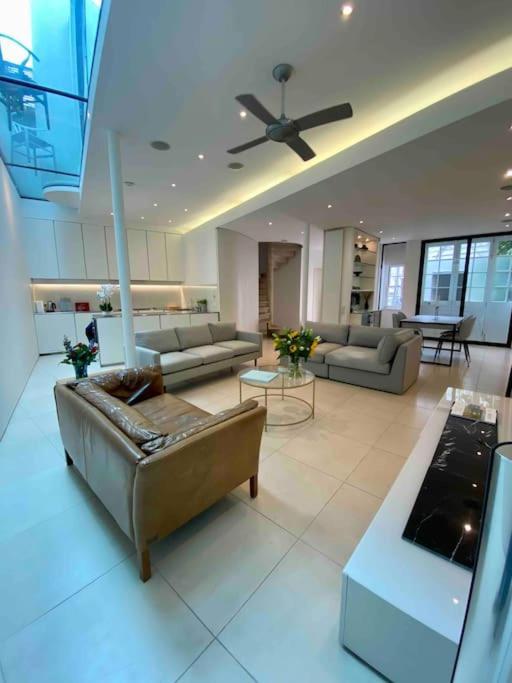 Ferienhaus Stunning 4 Bed Mews House With Patio