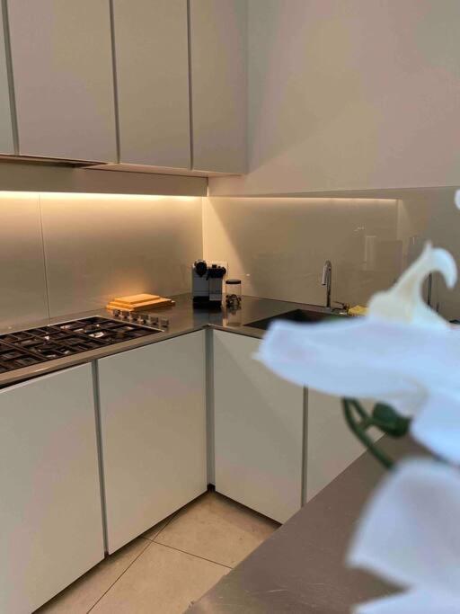 Ferienhaus Stunning 4 Bed Mews House With Patio *